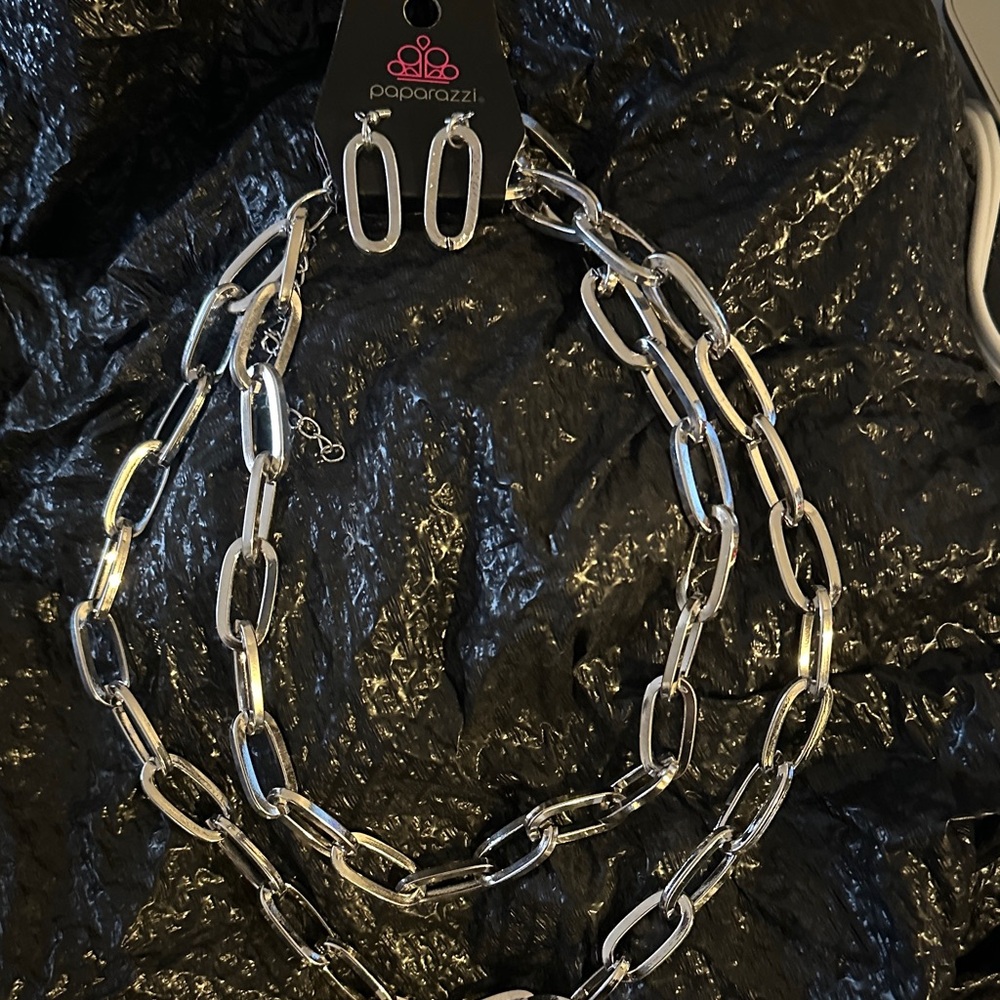Paparazzi Gleaming Silver Necklace and Earring Set